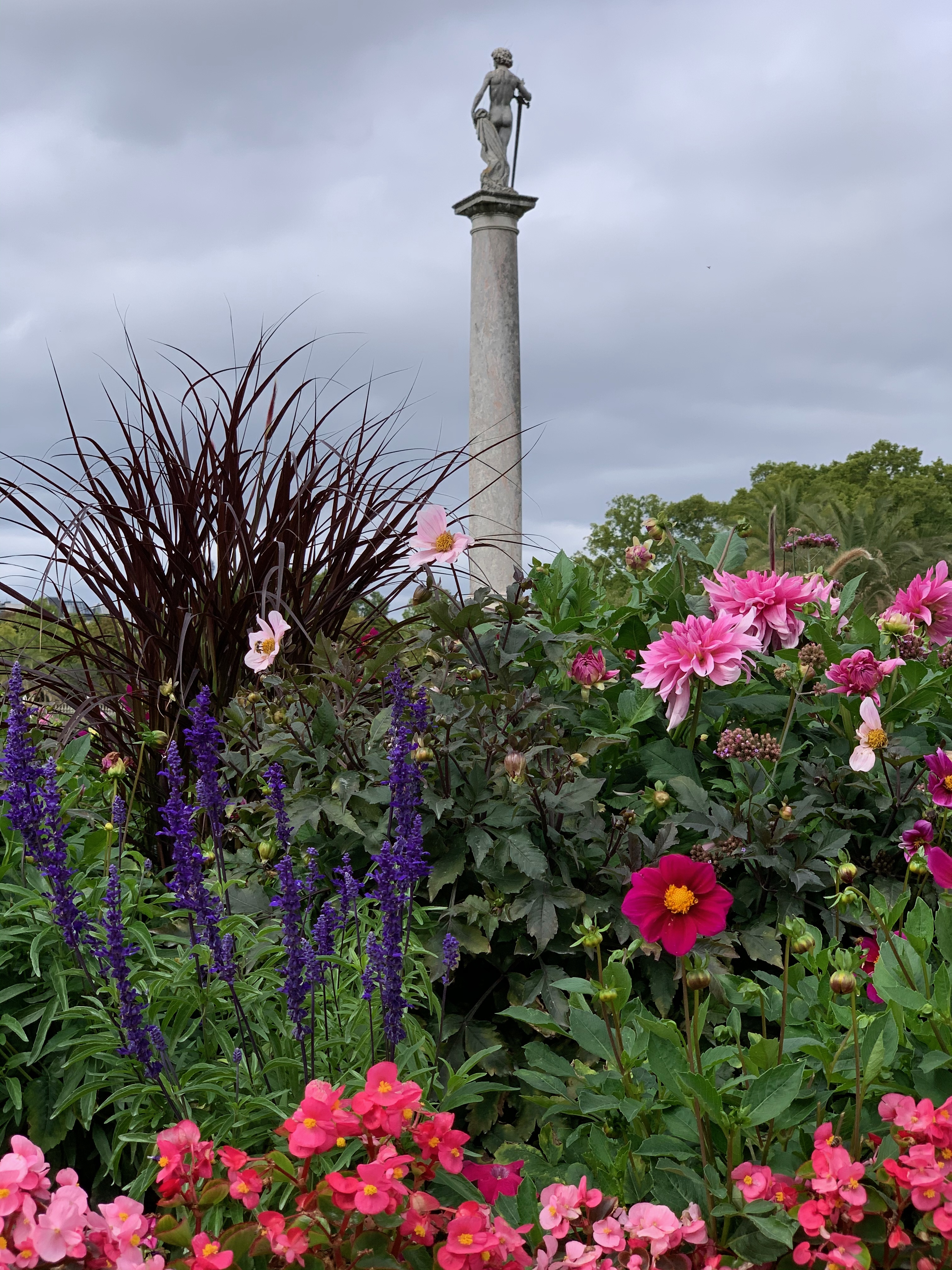 garden flowers statue column