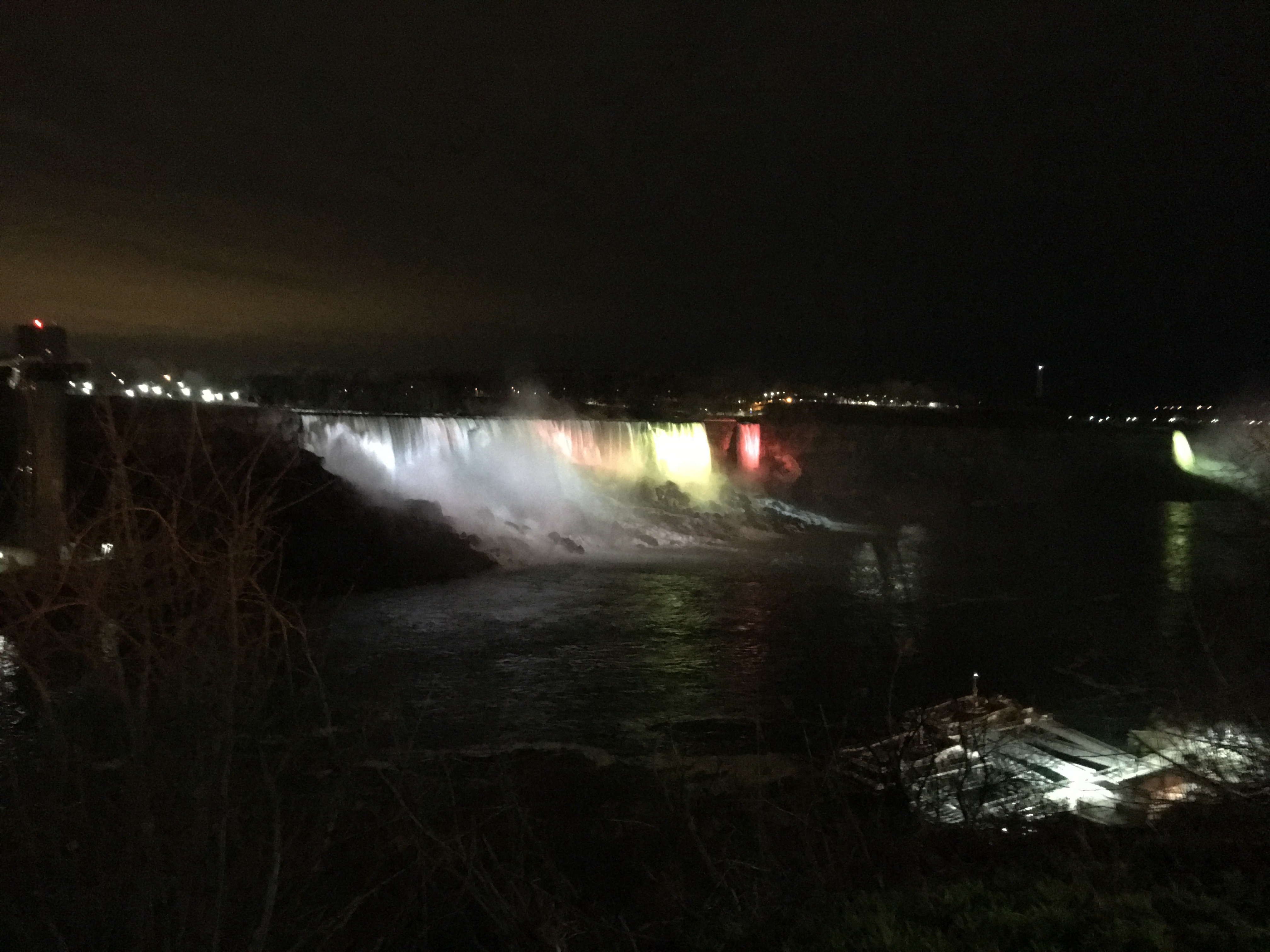 niagara falls night lights
