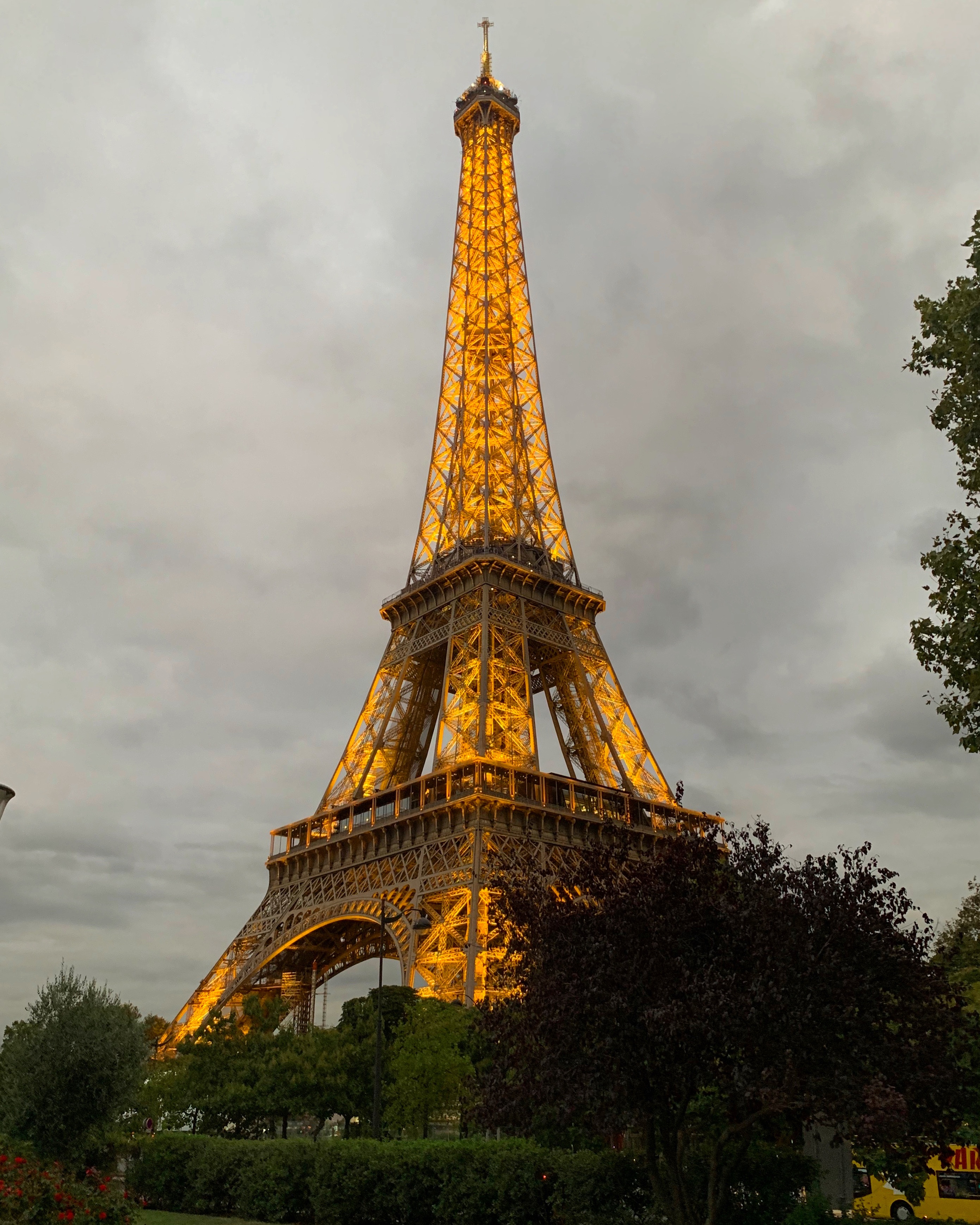 eiffel tower night cloudy